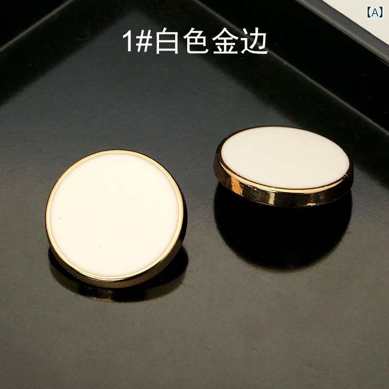 ベネフィメントショップのボタン 男性用 女性用 兼用 メタルボタン 丸型 円形 裁縫用 手芸用品 ソーイング 黒色 ブラック 高級感 エレガント スーツジャケット用 コート用 トレンチコート用 ウエア用 付け替え用 おしゃれ 補修用 パーツ 飾りボタン 頑丈 耐久性 シンプル｜アングル2
