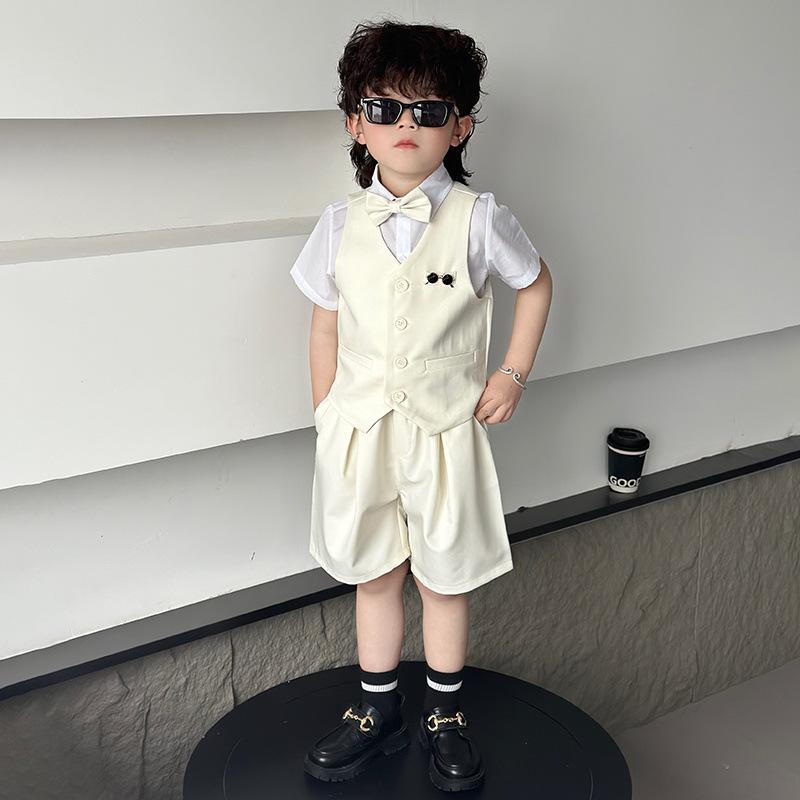 スーツ 子供用 男の子 フォーマル 礼服 セットアップ 半袖 ジャケット パンツ ベスト 蝶ネクタイ 5点セット ピアノ 発表会 結婚式 七五三 入学式 卒業式 パーティー 舞台衣装 演奏会 撮影用 お呼ばれ 記念日 おしゃれ 高級感 かっこいい フォー