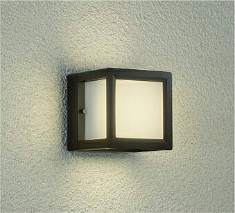 (ランプ付)LEDユニットフラット形(径75mm) 5.0W(GX53-1) 電球色／2700Kプラスチック 黒アクリル 乳白径□163 出150mm0.7kg●6VA●AC100V●調光可能(5％〜100％)●調光にはLED専用調光器(別売)をご使用ください。●ランプ寿命40,000時間定格光束 335 lm定格消費電力 5.0 W固有エネルギー消費効率 67.0 lm/WRa93白熱灯60W相当★★★★★★★★★★★★取付方法：【工事必要型】★★★★★★★★★★★★※取付・施工には電気工事士の資格が必要ですメーカー希望小売価格はメーカーカタログに基づいて掲載しています当社は受注後のメーカーお取り寄せ対応です。そのため、ご注文商品が複数の場合は納期が一番遅いものに合わせて全て同時発送となります。配送料金についての詳細はこちらをご覧ください。
