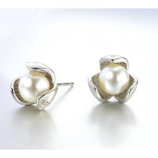 ピアス レディース アクセサリー ジュエリー 三つ葉のクローバー 幸運 フェイクパール シルバー 銀色 シンプル 小ぶり 小さい おしゃれ 大人女子