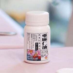 名称 亜麻仁油カプセル 販売者 紅花食品株式会社 内容量 430mg(内容量)×140粒 原材料 フラックス油(ニュージーランド製造)/ゼラチン、グリセリン、ビタミンE 保存方法 高温多湿、直射日光を避け、涼しいところに保存してください 賞味期限 パッケージ側面に記載 使用上の注意 アレルギー、疾病のある方または治療を受けている方は、医師と相談の上、摂取してください。 本品で異常を感じた場合は、ただちに摂取を中断し、医師に相談してください。 乳幼児の手の届かないところに保存し、早めにお召し上がり下さい 妊産婦および授乳中の方は、ご使用をお控えください。 栄養成分表示(本品1粒あたり) エネルギー 3.2kcal、たんぱく質 0.094g、脂質 0.30g、炭水化物 0.023g、食塩相当量 0.0005〜0.0013g、ビタミンE 2mg その他成分表(本品1粒あたり) オメガ3α(アルファ)リノレン酸 0.163g 販売者 (会社名)紅花食品株式会社 (住所)東京都豊島区南大塚2-38-1 広告文責 紅花食品株式会社/050-3786-3793 商品区分 健康食品