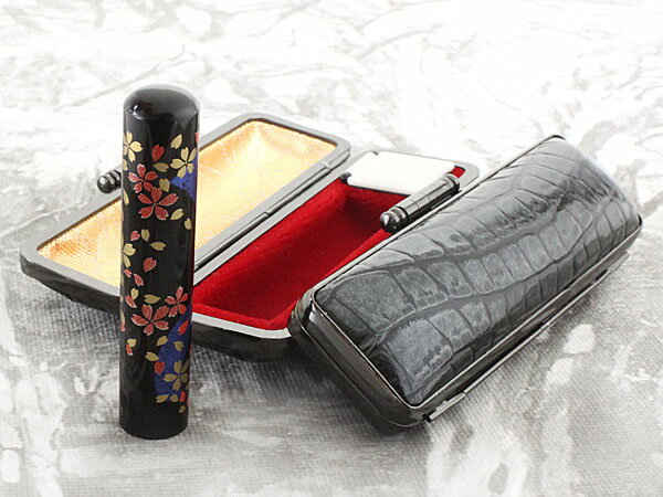 【100円クーポン中】印鑑 銀行印 12mm ケース付き セット はんこ 黒水牛印鑑 蒔絵 桜吹雪 印鑑ケース 牛革 型押し シャイニングクロコ ケース付き 朱...
