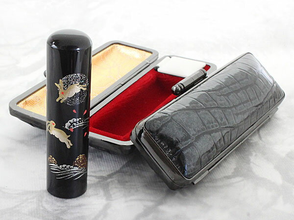 【100円クーポン中】印鑑 銀行印 12mm ケース付き セット はんこ 黒水牛印鑑 蒔絵 月うさぎ 牛革 型押し シャイニングクロコ 印鑑ケース ケース付き ...