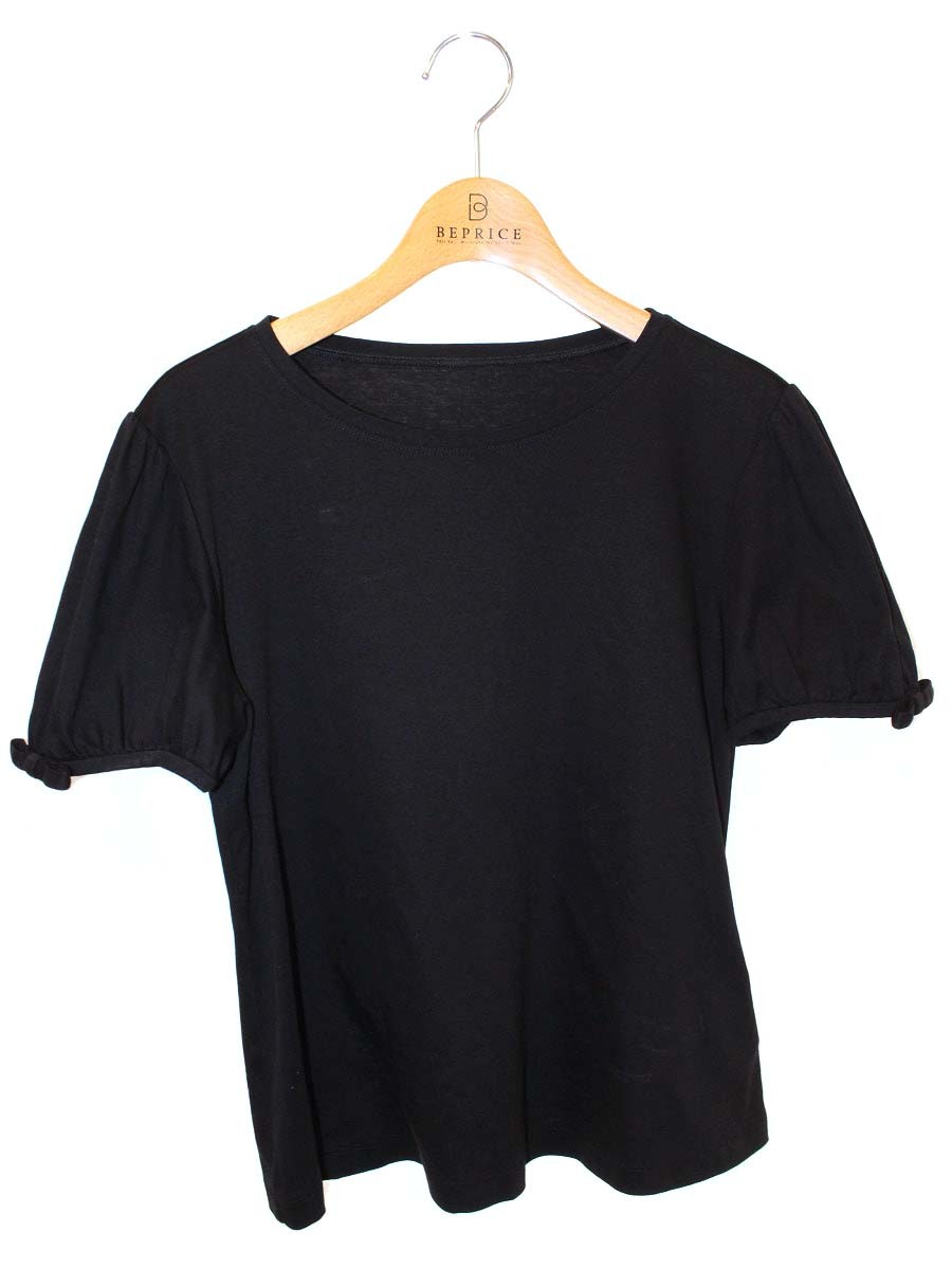 管理番号 ITM40DU12XLK ブランド フォクシーニューヨーク カテゴリー Tシャツ/カットソー 性別タイプ レディース カラー ブラック系 表記サイズ 38 実寸サイズ 総丈: 約53cm 肩幅: 約38cm 身幅: 約42cm 袖丈: 約23cm 素材 ※画像参照 商品状態 ※商品状態ランクは、商品本体の状態を基準として記載しております。 箱・ケース・保存袋・クロス・替えパーツなどの付属品につきましては、状態ランクの判定対象外となります。 付属品の状態が気になる場合は、ご購入前にお問い合わせください。 ※お客様都合による返品は、洋服・靴のみ対象です。洋服・靴以外の商品は、イメージ違いやサイズが合わない等の理由による返品をお受けできません。 ※ご購入前に、ページ上部の「ご利用ガイド」内にある「返品について」を必ずご確認いただき、内容をご了承のうえご購入ください。 Cランク USED品のため、ある程度の使用感やダメージが見受けられるお品物となります。 全体的:ヨレ,スレ 首周り:汚れ わき周り:汚れ そで周り:汚れ,シミ 表面:汚れ 内側:汚れ 匂い:香水/芳香剤のにおい,あり 付属品 ※記載がない場合、画像に掲載のものが全てとなります 備考 販売年月：2020 型番：40928 参考価格：35200円
