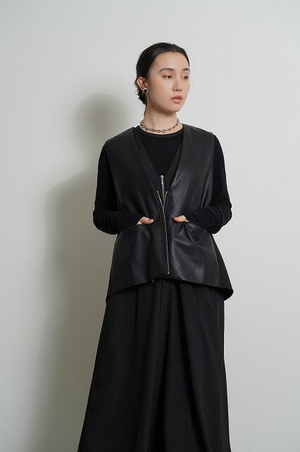 乐天商城 - 【予約】【早期予約でポイント10倍】【CYAN 2026 AUTUMN&WINTER Vol1】【9月中旬～10月上旬入荷予定】CYAN　TOKYO　シアン シアントーキョー　ヴィーガンレザーフレアベスト　型番604515