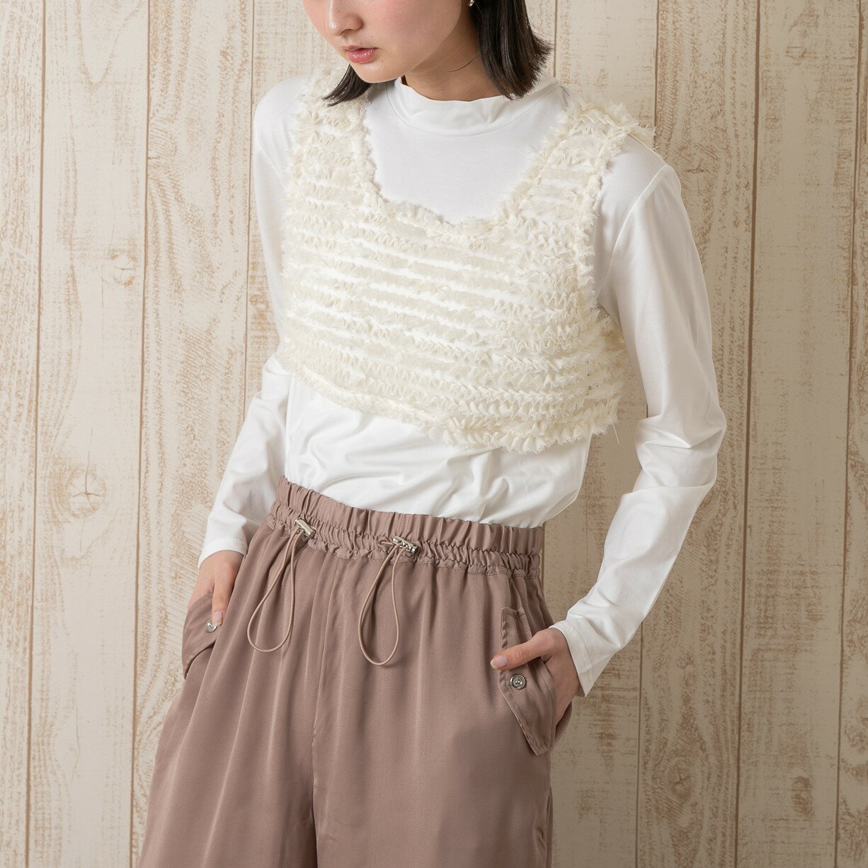 Rakuten - 【40％OFF】【メーカー希望小売価格7,590円】ZAMPA　チュールテープ刺繍ハイネックTシャツ+ビスチェ　型番15-0577