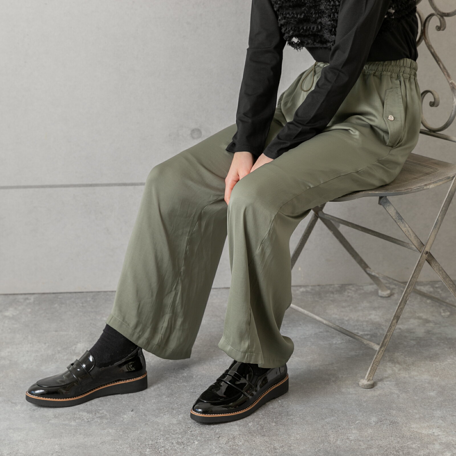 乐天商城 - 【40％OFF】【メーカー希望小売価格8,690円】ZAMPA サテンフラップ付イージーワイドパンツ　型番24-0135