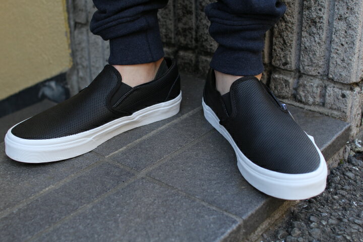 ヴァンズ レザースニーカー メンズ VANS(ヴァンズ)CLASSIC SLIP-ON (PERF LEATHER) BLACK(クラシックスリップオン×パンチングレザー)アメリカ限定 レザースリップオン アメリカ買い付け 希少モデル【(PERF LEATHER) BLACK 送料無料】あす楽対応