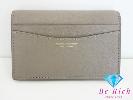マークジェイコブス MARC JACOBS 二つ折り財布 S174L03FA22 ザ スリム 84 スモール バイフォールド ウォレット セメント グレー ゴート レザー ロゴ 二つ折り財布 コンパクト ミニ 【中古】【送料無料】 bs3441 マークジェイコブス MARC JACOBS 二つ折り財布 S174L03FA22 ザ スリム 84 スモール バイフォールド ウォレット セメント グレー ゴート レザー ロゴ 二つ折り財布 コンパクト ミニ 【中古】【送料無料】 bs3441