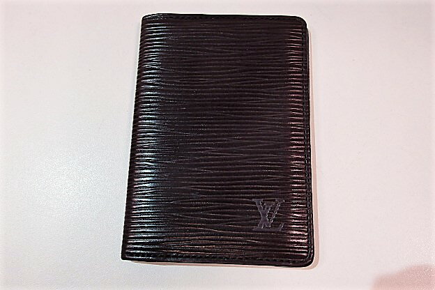 ルイ ヴィトン LOUIS VUITTON 二つ折り カードケース カード入れ 名刺入れ エピ オーガナイザー ドゥ ポッシュ M63582 ノワール 黒 ブラック レザー ロゴ ファッション ビジネス 小物 メンズ レディース 【中古】【送料無料】 bc918のサムネイル