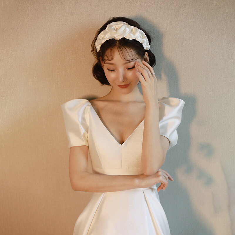 ウェディングドレス Vネック パフスリーブ 花嫁ドレス 編み上げ スリット マキシ丈 ホワイトドレス 無地 二次会 披露宴 結婚式 演奏会 発表会 高級感 海外挙式ドレス ウェディング撮影 旅行 ロングドレス お呼ばれ サテンドレス 舞台服 コンサート ブライダルドレス