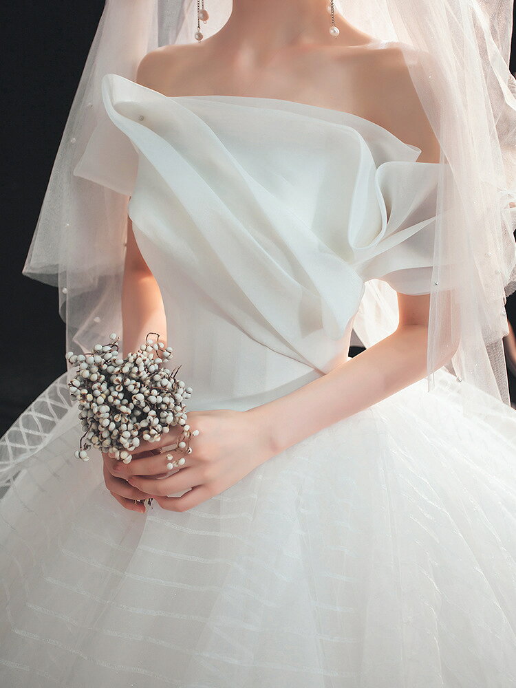 ベルロデオショップの送料無料 ウェディングドレス オフショルダー 白 結婚式ドレス 二次会ドレス 可愛い ブライダルドレス 花嫁ドレス ウェディング ロングドレス トレーンドレス Aライン 海外挙式 披露宴 XS S M L XL XXL XXXL｜アングル2