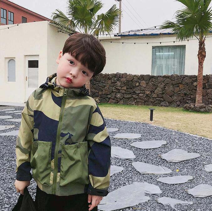 送料無料 子供服 ミリタリージャケット キッズ 春 男の子 おしゃれ トップス ブルゾン 迷色柄 スプリングコート 羽織 ボーイズ アウター カジュアル 通...