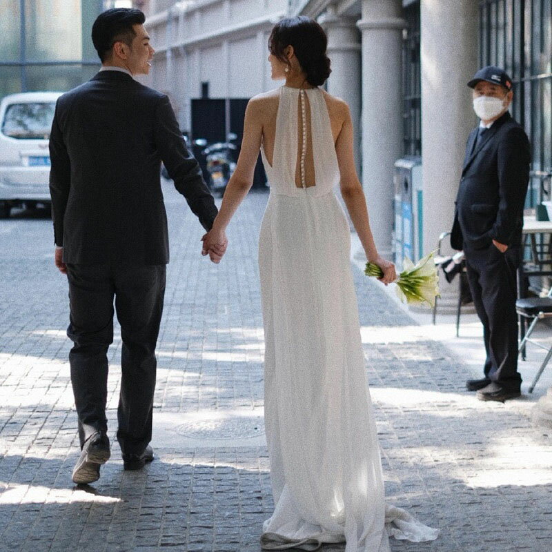 送料無料 二次会ドレス ウェディングドレス ホルターネック ノースリーブ 背開き セクシー 結婚式ドレス 二次会 白 シフォン 無地 オシャレ ウェディング ドレス 花嫁ドレス ロングドレス ホワイト XS S M L XL