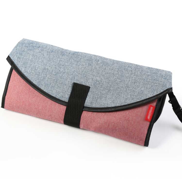 Be-RushSHOPのオムツ替えシート おむつ替えシート おむつ替え エコ おむつ替え防水シート コンパクト 折り畳み 防水 持ち運び便利 おむつ替えシート マット 防水シート 繰り返し おむつ替えマット おむつ替えパッド 赤ちゃん ベビー ブラック グレー ブルー｜アングル2