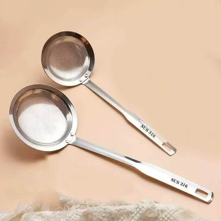 Be-RushSHOPのパンチングあくとり あく取り 網 あくとり アク取り 鍋 煮物 煮込み 下処理 豚汁 灰汁 煮込み料理 丈夫 凹まない かす取り かす揚げ 揚げ玉すくい キッチンツール キッチン道具 料理道具 台所道具 調理グッズ 調理道具 食洗機対応 便利グッズ｜アングル3