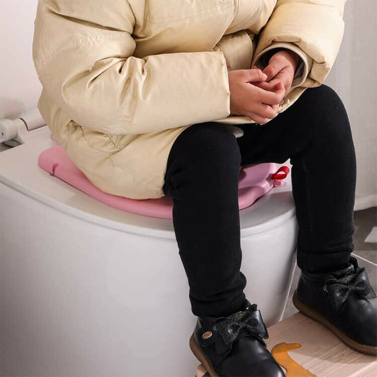 Be-RushSHOPの補助便座 吸盤 トイレ補助 トイレシート おまる 男の子 女の子 携帯 補助便座 子供用 吸盤式 設置型 子供 トイトレ トイレトレーニング トイレ 練習 おまる O型 U型 V型 簡単 クッション 幼児 保育園 幼稚園 ベビー用品 ベビーグッズ｜アングル3