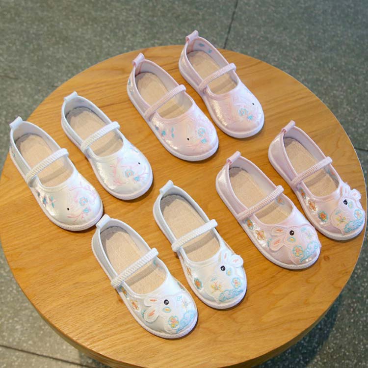 Be-RushSHOPのぺたんこ 草履 子供 着物に合う靴 キッズ 七五三 花柄 草履のかわり フラットシューズ 刺? 歩きやすい 七五三 柔らかい スリッポン 子供靴 5歳 3歳 結婚式 7歳 和装 和柄の靴 753 女の子 ウサギの刺繍 かわいい 痛くない 靴 三歳｜アングル2
