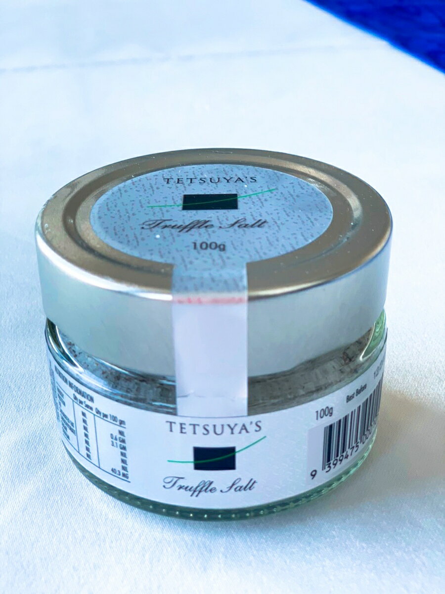 Tetsuya’s Restaurantのオーナーシェフ 和久田　哲也　氏プロデュースのトリュフ塩、黒トリュフの含有量は5％。これだけのトリュフを贅沢に使用したトリュフ塩！！料理に一つまみかけるとトリュフの香りが口いっぱいに広がる高級品に生まれ変わります。