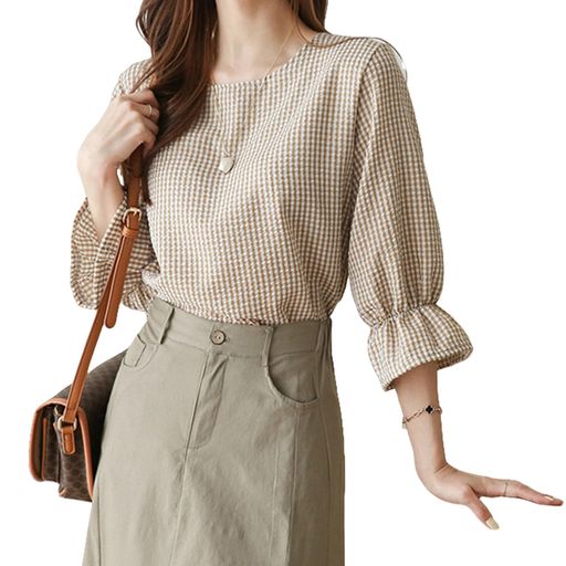 【気楽にお洒落感がアップ】大人可愛いチェック柄長袖シャツの登場です。シンプルですっきりとしたデザインのチェック柄ブラウスで落ち着いたイメージへ作り出し、圧倒的で格好いい姿が現れています。肌ざわりのよい通気性抜群の上質な綿麻素材が、軽くて着心...