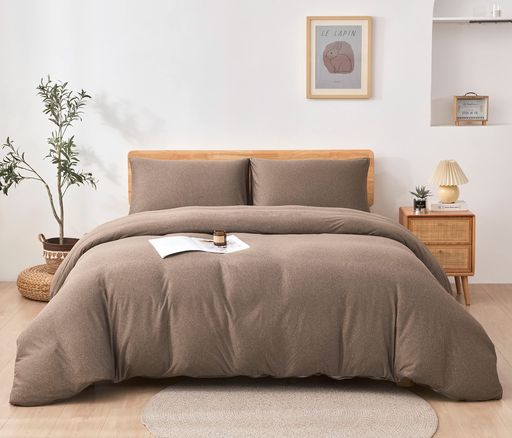 「サイズ」シングル:150X210cm、セミダブル:170X210cm、ダブル:190X210cmです。 【優しい肌触り】柔らかいの生地を使用しているので、優しい肌触りで寝心地が良く、快適な睡眠環境を保ってくれます。綿と比べてシワになりにくく、乾きが早いです。また、また、毛玉もつきにくく、耐久性が高いので長くご使用頂けます。汚れ防止だけでなく、肌への優しさ、快眠のためにご使用頂きたい快眠掛け布団カバーです。初めてご使用頂いた夜も、まるで何年も愛用してきたかのような肌触りで、気持ち良く睡眠へ誘えます。 【抗菌 · 防臭加工】:細菌の増殖を抑制し、嫌なニオイの発生を抑えるので、いつも気持ち良くご使用頂けます。また、小さなお子様のいるご家庭でも安心してご使用頂けます。 【吸水速乾・優れた通気性】表面は特別に加工され、優れた通気性および吸湿性能を持っています。また、汗を素早く吸収し拡散させ、寝汗をかいてもベタつかずサラサラの肌触りをキープします。すごく柔らかくて肌触りが良いので、春夏秋はサラサラ、冬は暖かいので1年中快適にお休みいただけます。 【丸洗いOK】: 家庭で丸洗いでき、いつも清潔に保てます。