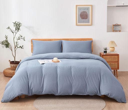 「サイズ」シングル:150X210cm、セミダブル:170X210cm、ダブル:190X210cmです。 【優しい肌触り】柔らかいの生地を使用しているので、優しい肌触りで寝心地が良く、快適な睡眠環境を保ってくれます。綿と比べてシワになりにくく、乾きが早いです。また、また、毛玉もつきにくく、耐久性が高いので長くご使用頂けます。汚れ防止だけでなく、肌への優しさ、快眠のためにご使用頂きたい快眠掛け布団カバーです。初めてご使用頂いた夜も、まるで何年も愛用してきたかのような肌触りで、気持ち良く睡眠へ誘えます。 【抗菌 · 防臭加工】:細菌の増殖を抑制し、嫌なニオイの発生を抑えるので、いつも気持ち良くご使用頂けます。また、小さなお子様のいるご家庭でも安心してご使用頂けます。 【吸水速乾・優れた通気性】表面は特別に加工され、優れた通気性および吸湿性能を持っています。また、汗を素早く吸収し拡散させ、寝汗をかいてもベタつかずサラサラの肌触りをキープします。すごく柔らかくて肌触りが良いので、春夏秋はサラサラ、冬は暖かいので1年中快適にお休みいただけます。 【丸洗いOK】: 家庭で丸洗いでき、いつも清潔に保てます。