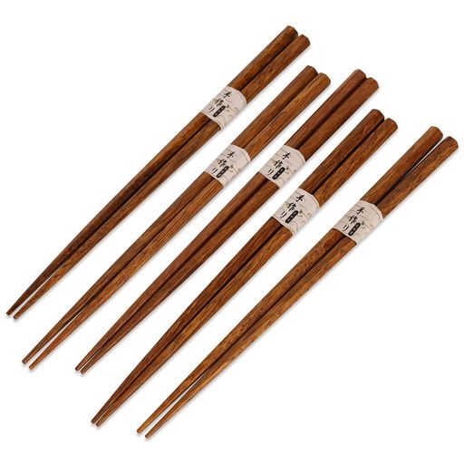 (1)【サイズ・素材】 長さ:22.5cm 重さ:17g(一膳) 一番太いところ:7.0mm。 素材は天然タガヤサンを使用し、腐りにくく、摩耗に強く、丈夫で長持ちします。 (2)六角形で握りやすい:手にフィットする六角形。持ちやすく、テーブルで転がりにくい形状です。 (3) 上質な木目と色合い:落ち着いたブラウンに美しい木目。毎日の食卓はもちろん、和食器とも好相性で高級感を演出します。 (4) 家族&amp;来客に便利な5膳:ご家族用、予備、来客用にちょうど良いセット。普段使いからおもてなしまで幅広く活躍。 (5)贈答にも最適:シンプルで上品なパッケージ入りで、新築祝いや引っ越し祝い、結婚・出産祝いなどギフトにもおすすめです。