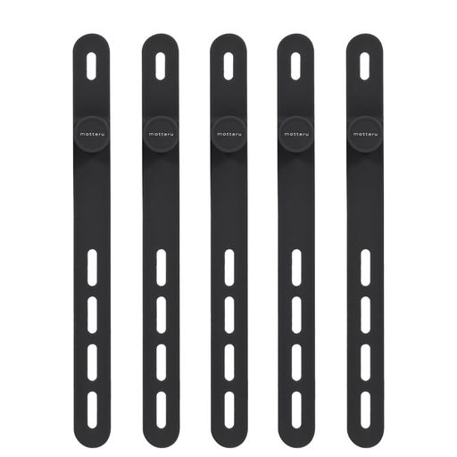 大きくなってまとめやすい:大人気のケーブルバンドに大きめサイズが新登場です。すべすべしっとりとした優しい質感は変わらずに、少し長くしたので今まで止めずらかった、太めのケーブルや長いケーブルをまとめる際に便利になりました。 調整可能でより便利に:サイズが大きくなったことに加えて4つ穴を採用しました。穴が4つになったことで調整が可能となり、細いものから太いものまで留めることができるようになりました。 お手入れ簡単:摩擦や引っ張りに強く、汚れたら丸洗いもできるため繰り返しご使用いただけます。水や汚れもさっと拭き取りできて、いつでも清潔に使うことができます。 アイデア次第で使い方いろいろ:ビニール傘の目印にしたり、食パンの袋を閉じたり、アイデア次第で用途は様々。色ごとに用途や目的を分けたり、気分に合わせてカラーを変えるのもおすすめです。 誰でも簡単4STEP:4STEPで、誰でも簡単に留めることができます。取り外しもストレスなくスムーズに行うことができるので使いたい場面でにさっと外すことが可能です。一方の端をケーブルに巻き付けて固定するので、ケーブル使うとき、持ち運びのときも紛失する心配もありません。