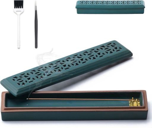 【香炉ボックス】セラミック製の香立ては、お香を汚さずにすべてのお香灰をキャッチし、お手入れも簡単です。香炉には蓋が付いているので、窓や扇風機が開いていても灰が飛ぶことがありません。セラミック素材で香炉が燃え尽きることがなく、偶発的な接触によるやけどや線香の消火を防ぎます。 【香炉ボックス】セラミック製の香立ては、お香を汚さずにすべてのお香灰をキャッチし、お手入れも簡単です。香炉には蓋が付いているので、窓や扇風機が開いていても灰が飛ぶことがありません。セラミック素材で香炉が燃え尽きることがなく、偶発的な接触によるやけどや線香の消火を防ぎます。 【絶妙な構造】日本のシンプルさ、柔らかい色、ユニークな透かし彫りのデザインにより、香炉はどんなタイプの家具にも完璧にマッチします。日本のお線香に適しており、棒に火をつけると香箱から香りと煙がゆっくりと上がります。 【適用シーン】屋内外での使用に適したスティック用線香ホルダー。オフィス、バスルーム、ベッドルーム、キッチン、庭、宗教寺院、美容院、ヨガルーム、ティールーム、書斎などに置くのに適しています。