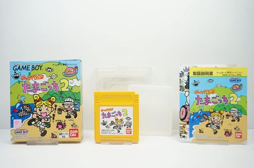 たまごっち育成ゲーム: ゲームボーイカラー専用ソフトとして、かわいいたまごっちキャラクターを育てる楽しさを存分に味わえる育成シミュレーションゲームです 冒険と発見の要素: たまごっちの世界を探検しながら、新しいキャラクターやアイテムを発見できる冒険モードが搭載されており、飽きることなく長時間プレイを楽しめます 多彩な育成パターン: お世話の仕方や与えるアイテムによって、様々な種類のたまごっちに成長させることができ、何度でも異なる育成体験が可能です 携帯型ゲーム機対応: ゲームボーイカラーで動作するため、いつでもどこでも持ち運んでたまごっちの育成を楽しむことができる携帯性に優れた製品です シリーズ第2弾: 前作の人気を受けて開発された続編として、より充実したゲーム内容と新要素が追加され、たまごっちファンに喜ばれる作品となっています