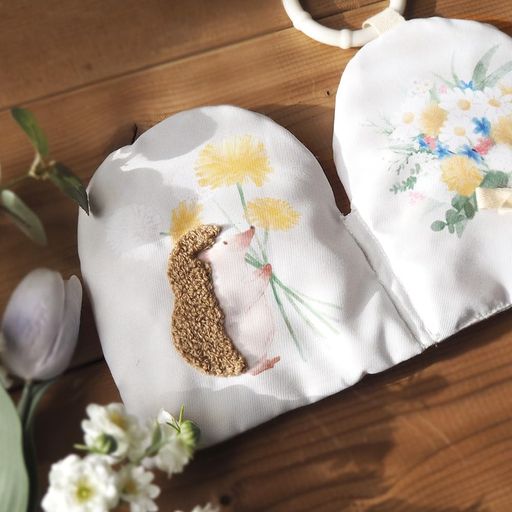 ぬのえほんいつでも花束をそばに-出産祝いにの洗える布えほん-