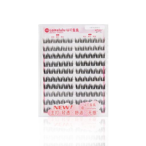【接着剤不要で 1 秒簡単装着】最新の自己粘着技術を採用したつけまつげは、のりや接着剤を使わずに直接装着可能で す。初心者でも数秒で簡単に取り付けられ、手間がかからないため、化粧時間を大幅に短縮できます。 【薄型で軽量 なじませやすい付け心地】薄型で軽量なつけまつげのため、まぶたの負担を抑えたい方にも向きます。目元になじませやすい設計で、長時間の外出や日中メイクにも取り入れやすい仕様。毎日のメイクに使いやすいことを重視した作りです。 【大容量で毎日使いに便利】10列と6列の組み合わせで、日常メイクに取り入れやすい大容量セット。ポイント使いからしっかり盛りたい日まで、本数調整がしやすく、予備として持っておきたい方にもおすすめです。通勤通学や旅行でも使い分けしやすい構成です。 【貼る位置と本数で印象を調整】ピンセットでつまみ、目尻から少しずつ貼るとバランスを取りやすい仕様です。部分用つけまつげなので、本数の増減で濃さを調整しやすく、初心者でも試しやすい設計。メイク前後どちらでも取り入れやすい使い方です。