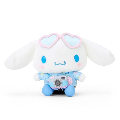 本体サイズ:約幅26x奥行10x高さ15cm。主な材料・原料:ポリエステル 対象年齢3才以上※小物類は取り外しできません。※チーク部分は手作業で着色しているため、風合いが異なることがあります。 また、照明などの影響により色味に変化が生じる場合があります。※総柄デザインの部分は、商品によって柄の出方が若干異なります。 (C)2001,2024 SANRIO CO.,LTD.(P)