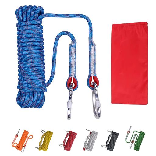 【パッケージ内容】ロープ*1ロック*2収納袋*1素材:100%ポリエステル製ダブルブレード構造ロープ太さ:10mm長さ:10m/20m/30m(伸ばした状態)破断強度:12kN/1200kg 【ロック2個付き】大きくて丈夫な2つロープの両端についております。アイデア次第で様々な利用方法が考えられます。高品質な素材で作られたので、8KNの強度を受けることができます。耐久性に優れ、錆が出にくい。 【強撚ポリエステル高密度編み&amp;超荷重能力】1200kgの荷重強度に耐えられます。表地は強撚ポリエステルの高密度編みで耐摩耗性、耐熱性にすぐれ汚れにくく滑りにくい特性があります。また、水にも浮き水を吸いにくい性質がありますので水上作業や寒冷地でも安心してご使用いただけます。 【多目的ロープの汎用性】犬のリード、洗濯干し、雪かき、植木作業等様々な場面に最適な製品です。また船、自動車などの引き綱、庭やガレージに作業用のコードや固定用結ぶコードとしても多く使われます。引っ越し、立ち木の伐採、キャンプなどのアウトドア活動の日常生活でも使用できます。注意:登山用のロープではありませんので、登山には使わないでください。