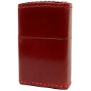 ZIPPO 革巻き オイルドコードバン レッド Cordvan red ジッポー “革の王様”と呼ばれる「コードバン（cordovan）」と称される最高級革 ◎オイルドコードバンとは なめし加工の過程において、 たっぷりと“オイル”を革繊維の中に浸透させることで 作り出されるコードバン素材です。 特徴としては、通常コードバン素材は「堅さ」があるのが特徴なのですが、 革繊維に大量のオイルを浸透させていますので、 革素材として“しなやかさ”が創出されているのです。 仕上げの風合いは「革の表面のムラ感」が特徴となります。 染料染めをすることで中まで色が浸透しているのも持徴です。 レトロな風情が楽しめるコードバンです。 コードバンとはどのような革なのか？ 「コードバン」とは、農耕馬のお尻の一部から採れる革のこと。 現在では農耕用の馬というのは生産されておらず、 食肉用としてごく少数生産されている馬から採られています。 また通常の革素材のように皮革表面の部分は使いません。 馬のお尻の艶やかな表皮を丁寧に少しずつ削っていくと厚さ2mm程の「コードバン層」と呼ばれる繊維質が姿を現します。 この革を削った「内側の部分」のみを便います。 コードバンのお手入れについて 手入れに当たっては、クリームやワックスを使用して磨くと、 革表面がくもってしまい、 ツヤ感を落としてしまうので注意が必要です。 また水に濡れたまま放置しておくと水ぶくれ状の跡が残るので、 濡れたら速やかに拭き取る必要があります。 JAN 4982397631103 ZIPPO社製純正BOXを使用。 保証書付き ⇒　ZIPPO キャラクター　を開く ⇒　ZIPPO 限定品・記念品　を開く ⇒　ZIPPO スターリングシルバー(純銀)　を開く ⇒　ZIPPO 梵字シリーズ　を開く ⇒　ZIPPO その他　を開くZIPPO 革巻き オイルドコードバン レッド Cordvan red ジッポー