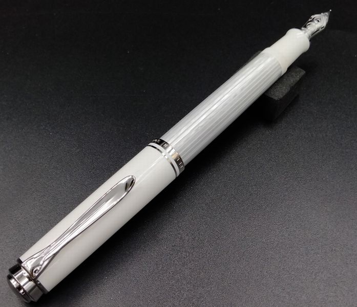 ペリカン Pelikan ペリカン スーベレーン M405 シルバーホワイト Silver white ロジウムプレート14金ペン先 万年筆