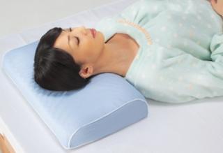熟睡できる磁気まくら/磁気ネックレス 肩こり 磁気ブレス 首こり マッサージ器 解消グッズ 温め 筋肉痛 枕 低い 快眠 熟睡 首こり コルセット マッサージ トレッチャー 首サポーター 首こり解消ネックウォーマー 首こりは治る! 首こりは万病のもと