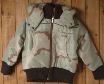 【最大1000円OFFクーポン配布中12月スーパーセール】【アウトレット】キッズ ジャケット アウター Beswish ビスウィッシュ フード付ナイロン迷彩中綿...