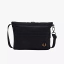 【25AW 予約】ショルダーバッグ ボディバッグ ユニセックス フレッドペリー NYLON BADGE CROSSBODY BAG【国内正規品】 FRED PE...