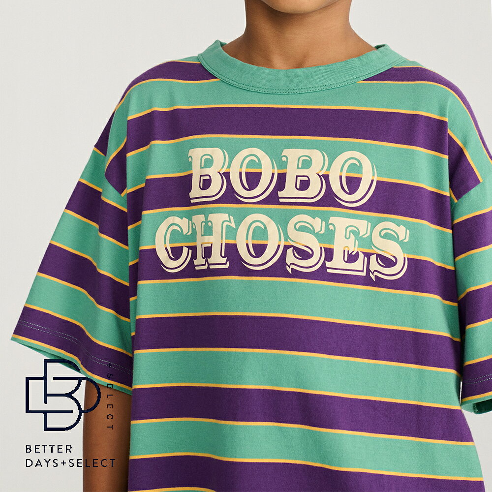 商品について グリーン×パープルのボーダー柄と前面のBobo Chosesロゴがロゴが特徴的な半袖Tシャツ。 エンボス加工が施されているため、高級感も感じられる魅力的な一着となっております。 原産国 ポルトガル 素材 100% Cotton サイズ 2-3Years(約100cm相当) 4-5Years(約110cm相当) 6-7Years(約120cm相当) 8-9Years(約130cm相当) カラー 991:マルチカラー サスティナブル活動 BOBO CHOSES はオーガニックコットンや再生可能なポリエステルなど 地球環境に配慮した素材を使用しています。 また、地産地消の社会を作るため地元の工場と手を取り、 製品のほとんどをスペイン・ポルトガルで生産しています。 BOBO CHOSES / ボボショーズについて Bobo Choses/ボボ・ショーズは2008年にスペイン・バルセロナで誕生したブランドです。 製品のほとんどをスペイン・ポルトガルの地中海にほど近い工場で生産されており、高い品質を保持するだけでなく、子供たちのクリエイティブな想像力を刺激するようなデザインを得意としています。近年人気が高まっている注目のブランドです。 関連ワード ●商品名：BOBO CHOSES ボボショーズ ボボショース トップス　Tシャツ　ロンT　アヒル　ダック ●用途：普段使い カジュアル シンプル お出かけ 贈り物 誕生日 御祝い プレゼント ギフト ●対象:ユニセックス 男女兼用 子供用 子供服 ベビー キッズ トドラー ジュニア ボーイズ 男子 男の子 ガールズ 女子 女の子