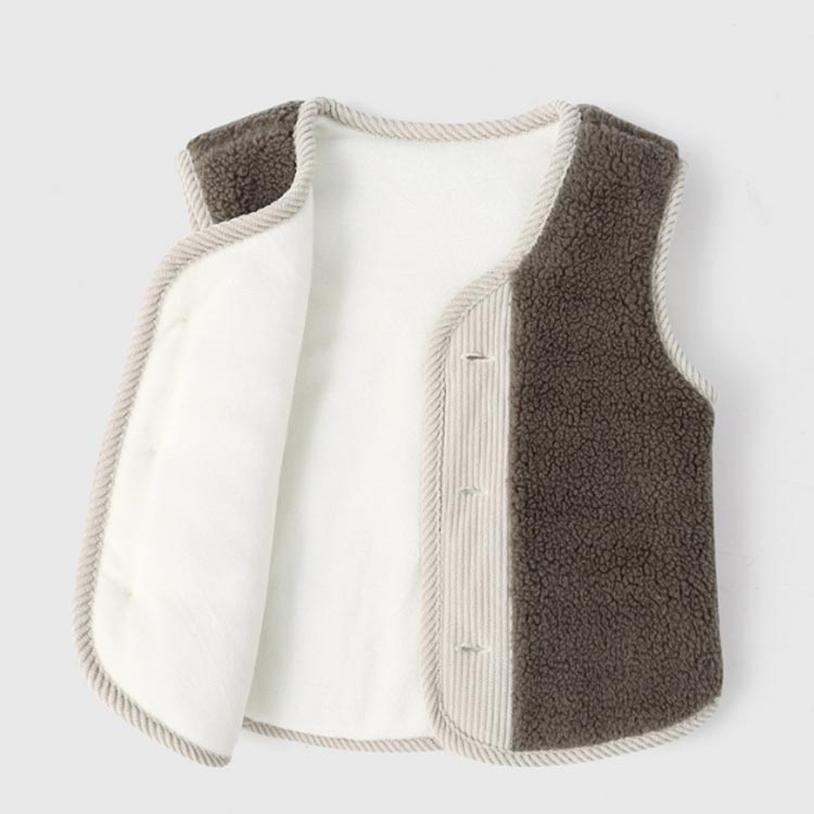 Beulah Fashionのボアベスト キッズ ファーベスト 中綿入り ベスト もこもこ ノースリーブ ジャケット アウター 子供服 男の子 女の子 ベビー 80 90 100 110 120 130cm 暖かい 防寒 保温 軽量 羽織り 可愛い 秋冬 部屋着 お出かけ 通園通学 送料無料｜アングル2