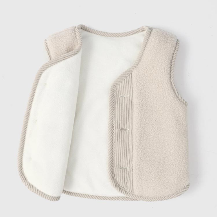 Beulah Fashionのボアベスト キッズ ファーベスト 中綿入り ベスト もこもこ ノースリーブ ジャケット アウター 子供服 男の子 女の子 ベビー 80 90 100 110 120 130cm 暖かい 防寒 保温 軽量 羽織り 可愛い 秋冬 部屋着 お出かけ 通園通学 送料無料｜アングル3