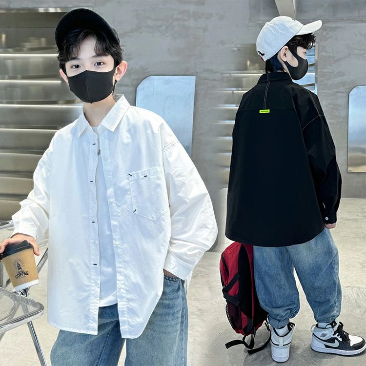 商品情報 商品名 シャツ キッズ 長袖 白シャツ 子供服 男の子 ボーイズ 素材 綿　ポリエステル カラー ブラック|ホワイトサイズ 各サイズの寸法については画像のサイズ表にご参照ください。 生産国 中国 包装について 環境保護の観点から、「簡易包装」を推進しております 明細書について 当店ではエコロジーと個人情報流出防止のため、ご指示の無い限り明細書を発行しておりません。 明細書を発行ご希望の場合は個別に承らせていただきます。 お手数おかけいたしますが、ご注文時に備考欄に明細書発行希望の旨、ご入力ください。 配送について 当店は複数の保管倉庫を契約しており、複数商品をご注文の場合、商品保管倉庫により、それぞれ出荷する場合があります。 時間指定は下記よりお選びいただけます。 午前中、14-16時、16-18時、18-20時、19-21時 在庫に関するお知らせ 当社では複数店舗を運営し他店舗でも販売しております為、万一、商品の品切れ等によりお届けできない場合、 またはお届けが遅れる場合がございます。 その際には当方よりメールにてご連絡を差し上げま すが、あらかじめご了承下さいますようお願い致します。 注意 ※日本サイズ表示ではなく、ご購入前にぜひともサイズ表をご確認ください。 ※機械による生産過程により、生地を織る際の糸の継ぎ目や多少のほつれなどが生じている場合がございます。 ※サイズは平置き、メジャー採寸を行っております。 実寸は商品によって若干の誤差が生じる場合がございます。予めご了承ください。 ※お客様のご覧になられますパソコン機器及びモニタなどの違い、また室内、室外での撮影により実際の商品素材の色と相違する場合もありますのでご了承下さい。 ※※ベルト、飾りやインナーなどは含みません。　 　