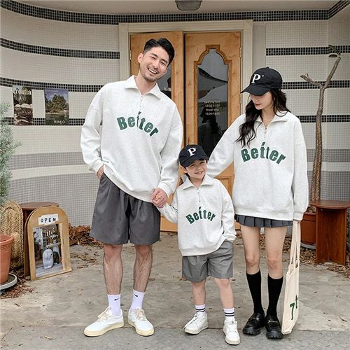 width="100%"> 商品詳細 商品特徴 ●おしゃれな親子ペアルック服。 ●家族揃いで幸せ感たっぷり。 ●家族旅行、撮影、運動会、お出かけに最高。 ●誕生日記念日、ご家族へ感謝の気持ちとしての贈り物に大人気。 ●着心地の良い柔らかい素材を使用しています。 ●カジュアルなファッションにピッタリのアイテムです。大人から子どもまでサイズ展開があり、センスを感じる親子お揃いコーデにおすすめの1枚になっています。 ●パパやママへのプレゼントにも、親子でペアが楽しめるトレーナーは嬉しいもの。記念にもなりますよ。 商品内容 トレーナー単品 素材 綿90%、ポリエステル10% 素材特徴 綿は天然素材のため肌触りがよく、しっかりとした質感が魅力的な素材です。 素材感 普通（薄い、やや薄い、普通、やや厚い、厚い） 販売対象 自宅用、ギフト用 【サイズ詳細】 【子供サイズ詳細】 【80】参考体重9-12kg、着丈：37cm、バスト：80cm、袖丈：22cm 【90】参考体重12-15kg、着丈：40.5cm、バスト：84cm、袖丈：25cm 【100】参考体重15-18kg、着丈：44cm、バスト：88cm、袖丈：28cm 【110】参考体重18-20kg、着丈：47.5cm、バスト：92cm、袖丈：31cm 【120】参考体重20-23kg、着丈：51cm、バスト：96cm、袖丈：34cm 【130】参考体重23-25kg、着丈：54.5cm、バスト：100cm、袖丈：37cm 【140】参考体重25-30kg、着丈：58cm、バスト：104cm、袖丈：40cm 【大人サイズ詳細】 【S】参考体重47-52kg、着丈：68cm、バスト：118cm、袖丈：45cm 【M】参考体重52-57kg、着丈：70cm、バスト：122cm、袖丈：46cm 【L】参考体重57-65kg、着丈：72cm、バスト：126cm、袖丈：47cm 【XL】参考体重65-72kg、着丈：74cm、バスト：130cm、袖丈：48cm 【2XL】参考体重72-80kg、着丈：76cm、バスト：134cm、袖丈：49cm 【3XL】参考体重80-90kg、着丈：78cm、バスト：138cm、袖丈：50cm サイズについて不明なお客様はお気軽にお問い合わせください。 送料 沖縄以外送料無料、沖縄地方1500円 ラッピング対応 ラッピング袋手配可能。 注意事項 ※表示サイズがある場合、多少の誤差(約1-3cm)が生じる場合がございます。 ※製造上、細かな汚れやシワ糸のほつれが発生する場合がございます。 ※モニターの発色の具合によって実際のものと色が異なる場合が御座います。 ※&nbsp;商品の仕様は、製造元の都合により予告なく変更することがあります。また、突然の欠品等で商品手配の遅れや手配ができない場合がございます ので、ご了承ください。 ※土日祝祭日のご注文およびお問い合わせへの弊社からのご連絡は、翌営業日となります。 ※その他のよくあるご質問。【関連キーワード】親子ペア パパ ママ ペアルック カップル 長袖 ペアカップル親子 カップルお揃い 服 プレゼント親子 親子ペアルック　親子ペアトレーナー 親子お揃い　親子ペアルック　トレーナー 親子お揃い　トレーナー メンズ レディース ユニセックス おそろい親子服 兄弟お揃い 姉妹お揃い　トレーナー 長袖 プレゼント ギフト 子供 親子 お揃い服