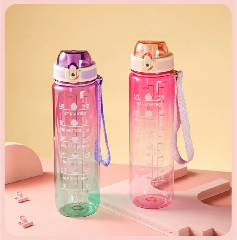 水筒 ウォーターボトル 1リットル 大容量 1000ml 透明 大人 ウォーター ボトル 直飲み 目盛り スポーツボトル ワンタッチ 漏れない 超軽量 おしゃれ 可愛い 大人用 男女兼用 スポーツ 登山 ジム キャンプ アウトドア 通勤 運動 洗いやすい 運動水筒 beulah-10042349 Beulah Fashion サンプル画像3