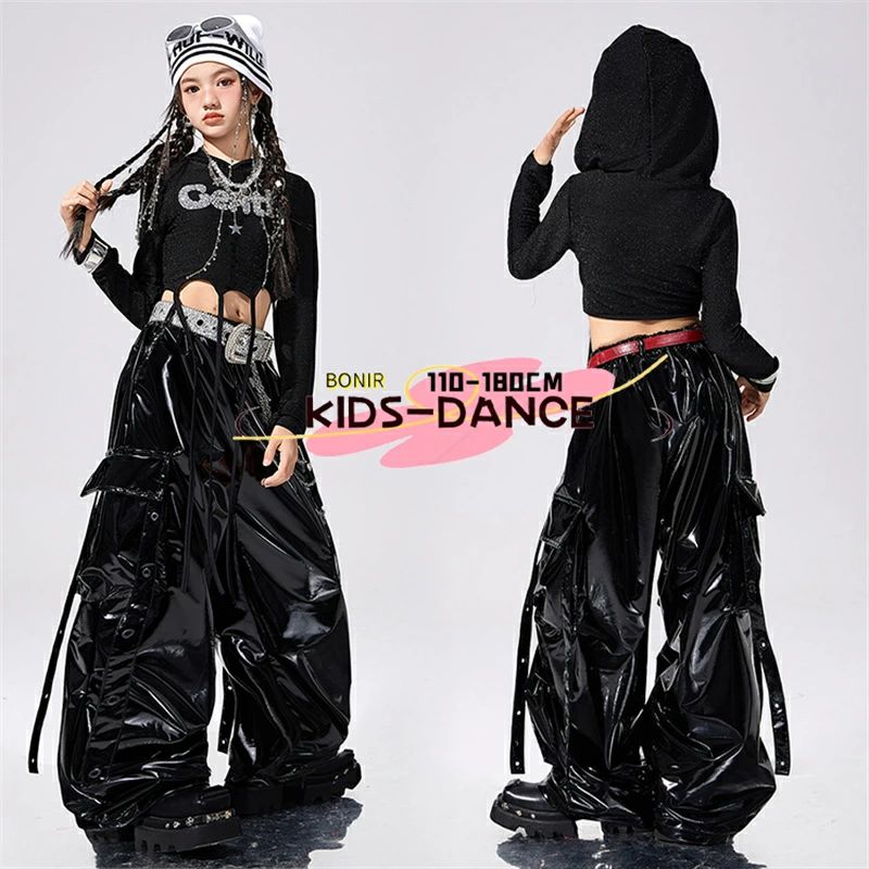 Rakuten - キッズ ダンス衣装 子供服 JAZZ チアガール ジャズ 長袖 トップス フード付き へそ出し ワイドパンツ レザー風 光沢感 ブラック 発表会 女の子 ダンスウエア 舞台衣装 チーム衣装 レディース ストリート ステージ衣装 セットアップ ヒップホップ 練習着 普段着 HIPHOP