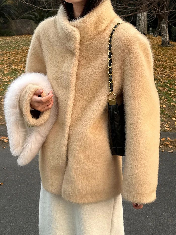 ファーコート レディース 秋冬 ショート丈 スタンドカラー フェイクファー コート ジャケット アウター ブルゾン 立ち襟 ハイネック ファージャケット ブルゾン 大きいサイズ 体型カバー ふわふわ もこもこ 厚手 あったか 暖かい 防寒 カジュアル エレガント 送料無料 2