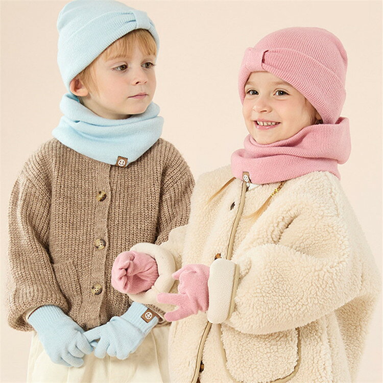 Beulah Fashionのニット帽 キッズ ネックウォーマー 手袋 ニット帽 3点セット 子ども 冬用 帽子 赤ちゃん 耳付き ベビー帽子 フード付きマフラー 可愛い ベビーハット 冬 暖かい 防寒 お出かけ 首カバー 目だし帽 防風 防寒 男の子 女の子 保育園 幼稚園 子供用帽子 子供服｜アングル2