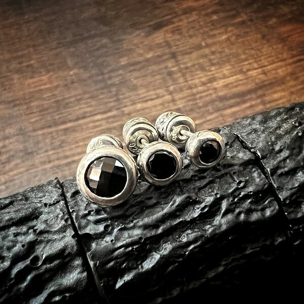 楽天BE UP webショップ【ZOCALO JEWELED IVY ROUND STUD BLACK CZ】★ソカロ★エスニック★シルバー★