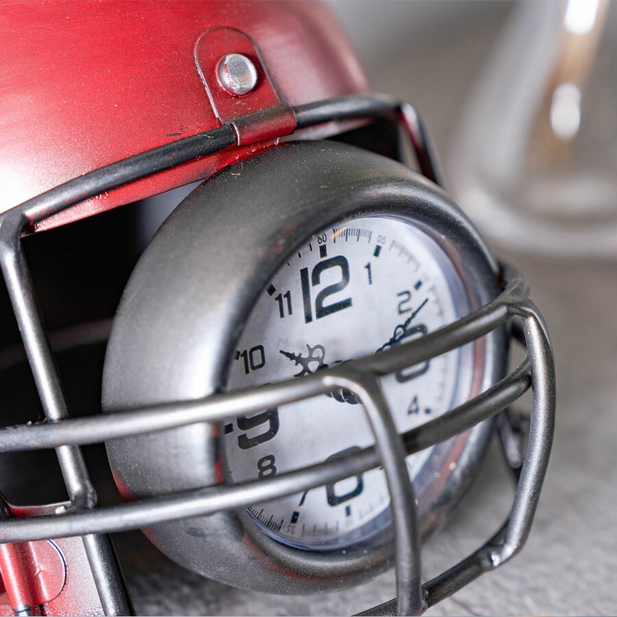 期間中ポイント10倍 時計 置き時計 アメフト アメリカンフットボール ヘルメット 鉄壁 守り おしゃれ アナログ かわいい ブリキ 置物 飾り オーナメント かっこいい 重厚感 個性的 プレゼント ブリキの置物 お祝い 子供部屋 置時計 シルバー 電池式